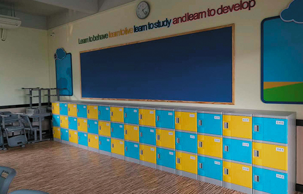 工程案例-書(shū)包柜